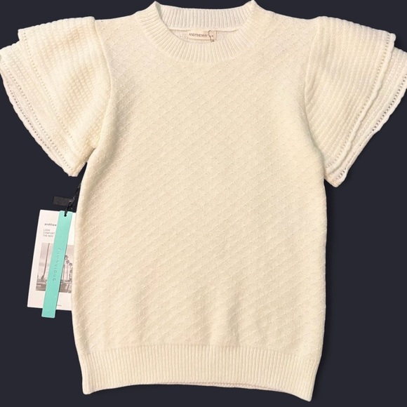 Cream Knit Short Sleeve Sweater
Size S/M - Picture 1 of 7